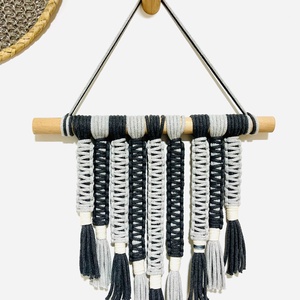 Modern XS makramé fali dekor ( Szürke árnyalatok) - otthon & életmód - dekoráció - fali és függő dekoráció - falra akasztható dekor - Meska.hu