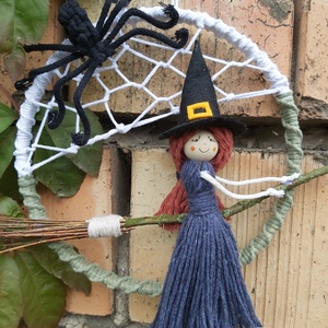 Makramé boszis ajtódísz Halloween-re, Otthon & Életmód, Dekoráció, Halloween, Halloweeni ajtódíszek és ablakdíszek, Csomózás, Újrahasznosított alapanyagból készült termékek, MESKA