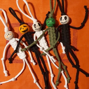 Makramé Halloween figura - táska & tok - kulcstartó & táskadísz - táskadísz - Meska.hu Makramé Halloween figura - táska & tok - kulcstartó & táskadísz - táskadísz - Meska.hu