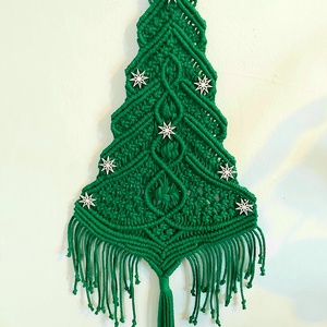 Makramé fenyőfa falidísz, Karácsony, Karácsonyi lakásdekoráció, Karácsonyi lakásdíszek, Csomózás, Újrahasznosított alapanyagból készült termékek, MESKA