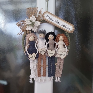 Ajtónévtábla makramé figurákkal - otthon & életmód - dekoráció - ajtó- és ablak dekoráció - ajtótábla - Meska.hu