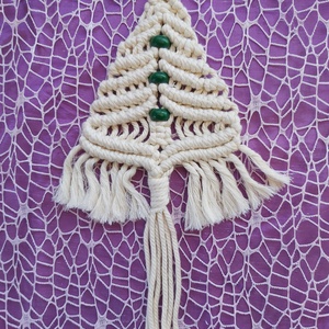 Makramé fenyőfa lakásdekoráció, ablak vagy ajtódísz - karácsony - karácsonyi lakásdekoráció - karácsonyi lakásdíszek - Meska.hu