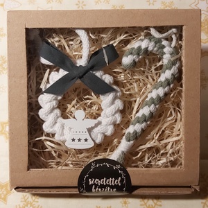 Makramé ajándékdoboz karácsonyi díszekkel - karácsony - karácsonyi lakásdekoráció - karácsonyfadíszek - Meska.hu