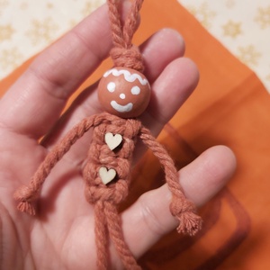 Makramé Karácsonyi figura - táska & tok - kulcstartó & táskadísz - táskadísz - Meska.hu