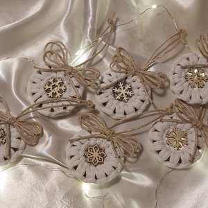 Makramé karácsonyi dísz - karácsony - karácsonyi lakásdekoráció - karácsonyfadíszek - Meska.hu