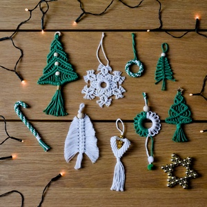 Makramé karácsonyfa dísz szett - 10 db - karácsony - karácsonyi lakásdekoráció - karácsonyfadíszek - Meska.hu