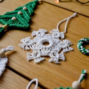 Makramé karácsonyfa dísz szett - 10 db - karácsony - karácsonyi lakásdekoráció - karácsonyfadíszek - Meska.hu