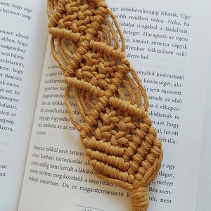 Makramé könyvjelző - könyv & zene - könyvjelző - Meska.hu