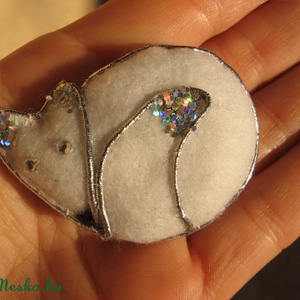 Ezüstróka  - ékszer - kitűző és bross - Meska.hu