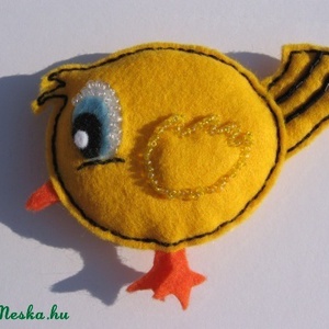 Csibe-falat - kitűző, lakásdísz, Ékszer, Kitűző és Bross, Ékszerkészítés, Varrás, MESKA