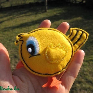 Csibe-falat - kitűző, lakásdísz - ékszer - kitűző és bross - Meska.hu