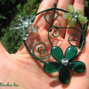Zöld virágok körtánca - medál, nyaklánc, Ékszer, Nyaklánc, Medálos nyaklánc, Ékszerkészítés, MESKA