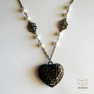 Bronz szív - Antikolt bronzszínű nyaklánc szív alakú medállal és gyöngyökkel - ékszer - nyaklánc - medálos nyaklánc - Meska.hu