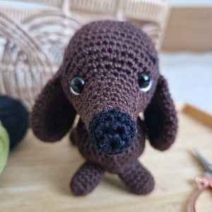 Horgolt tacskó - játék & sport - plüssállat & játékfigura - kutya - Meska.hu