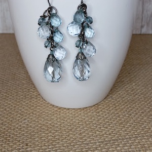 Áttetsző, kék árnyalatú lógós fülbevaló - Meska.hu