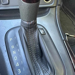 Volvo S80 bőr váltószoknya, Otthon & Életmód, Autó, Autós váltószoknya, Varrás, Volvo S80 MK1 gépjárművekhez készült váltószoknya
Manuális és automa váltós kivitelhez is. Kérem me..., MESKA