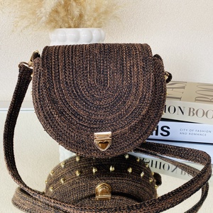 Crossbody táska arany szegecsekkel - stílusos kistáska akár más színben is  - táska & tok - kézitáska & válltáska - vállon átvethető táska - Meska.hu