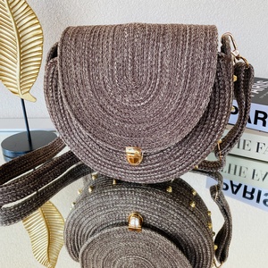 Crossbody táska arany szegecsekkel - stílusos kistáska akár más színben is , Táska & Tok, Kézitáska & válltáska, Vállon átvethető táska, Varrás, MESKA