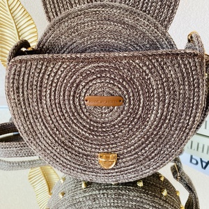 Crossbody táska arany szegecsekkel - stílusos kistáska akár más színben is  - táska & tok - kézitáska & válltáska - vállon átvethető táska - Meska.hu