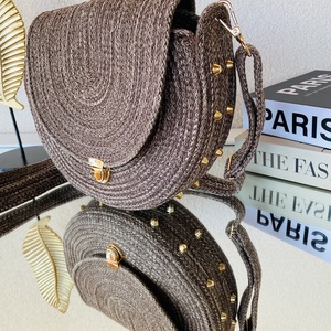 Crossbody táska arany szegecsekkel - stílusos kistáska akár más színben is  - táska & tok - kézitáska & válltáska - vállon átvethető táska - Meska.hu