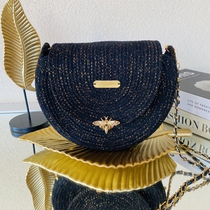 Fekete - arany crossbody táska arany szegecsekkel - stílusos kistáska akár más színben is  - táska & tok - kézitáska & válltáska - vállon átvethető táska - Meska.hu