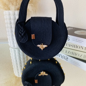 Elegáns női táska szegecsekkel - bármilyen színben  - táska & tok - kézitáska & válltáska - vállon átvethető táska - Meska.hu