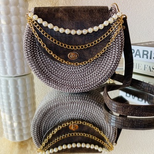 Női crossbody táska - különleges kézműves táska barna és krm színben - Meska.hu