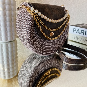 Női crossbody táska - különleges kézműves táska barna és krm színben - táska & tok - kézitáska & válltáska - vállon átvethető táska - Meska.hu