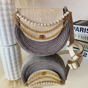 Női crossbody táska - különleges kézműves táska barna és krm színben - Meska.hu