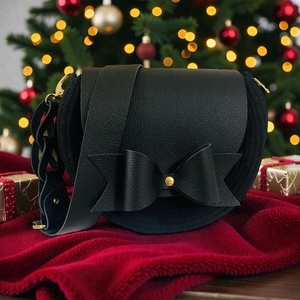 Különleges női táska, valódi bőr kiegészítőkkel - táska & tok - kézitáska & válltáska - vállon átvethető táska - Meska.hu