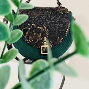 Különleges női táska, valódi bőr kiegészítőkkel - táska & tok - kézitáska & válltáska - vállon átvethető táska - Meska.hu