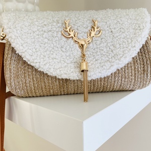 Különleges női táska, Stílusos keresztpántos táska aranyszínű szarvas díszítéssel, teddy fedéllel - táska & tok - kézitáska & válltáska - vállon átvethető táska - Meska.hu