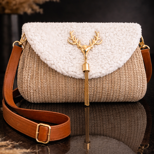 Különleges női táska, Stílusos keresztpántos táska aranyszínű szarvas díszítéssel, teddy fedéllel - Meska.hu