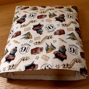 Harry Potter ölelhető könyvvédő tok 1. - otthon & életmód - papír, írószer - könyv- és füzetborító - Meska.hu