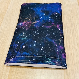 Galaxis vízhatlan, zárható, ölelhető könyvtok/ tablet tok , Otthon & Életmód, Papír, írószer, Könyv- és füzetborító, Varrás, MESKA