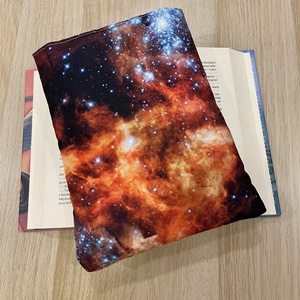 Vízhatlan ölelhető könyvtok (galaxis)  - Meska.hu