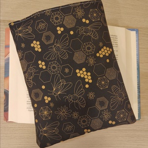 Vízhatlan ölelhető könyvtok (méhecske), Könyv & Zene, Könyvtok, Varrás, MESKA