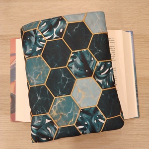 Vízhatlan ölelhető könyvtok (márvány) - Meska.hu