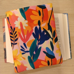 Vízhatlan ölelhető könyvtok (rózsaszín virágos)  - Meska.hu