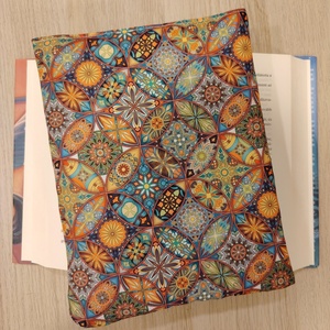 Vízhatlan ölelhető könyvtok (kaleidoszkóp)) , Könyv & Zene, Könyvtok, Varrás, MESKA
