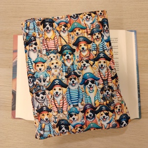 Vízhatlan ölelhető könyvtok (kutyás)) - Meska.hu