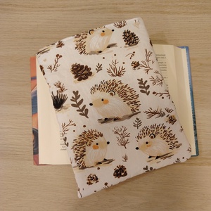 Sünis ölelhető könyvtok  - Meska.hu