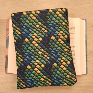 Vízhatlan ölelhető könyvtok (kígyó)) , Könyv & Zene, Könyvtok, Varrás, MESKA