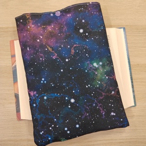 Nagy zárható vízhatlan könyvtok/tablet tok  (galaxis) , Otthon & Életmód, Papír, írószer, Könyv- és füzetborító, Varrás, MESKA
