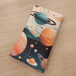 Galaxis zsepitartó, Táska & Tok, Pénztárca & Más tok, Zsebkendőtartó tok, Varrás, Mintás anyagból készült, bélelt papírzsepitartó. Kb 10-db zsebkendő fér el kényelmesen benne. Kivál..., MESKA