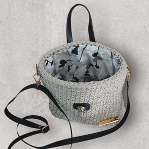 Kis méretű horgolt válltáska len színben - táska & tok - kézitáska & válltáska - válltáska - Meska.hu