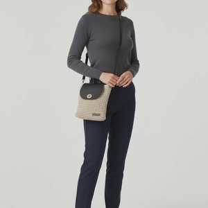 Kis méretű horgolt válltáska len színben - táska & tok - kézitáska & válltáska - válltáska - Meska.hu