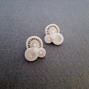 Elegáns sujtás fülbevaló, Ékszer, Fülbevaló, Pötty fülbevaló, Ékszerkészítés, Gyöngyfűzés, gyöngyhímzés, MESKA