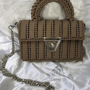 Táska, Táska & Tok, Kézitáska & válltáska, Kézitáska, Varrás, Stílusos, kézzel készült táska prémium zsinórfonalból.
19×14 cm-es méretével pont elég helyet ad a ..., MESKA