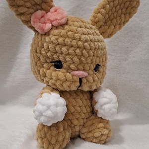 Nyuszi, Ünnepi díszek, dekorációk, Húsvéti díszek és dekorációk, Húsvéti asztaldíszek, , Zsenília fonalból horgolt, biztonsági szemekkel, ülő kis nyuszi. Feje búbjáig kb 15 cm. Igény eseté..., MESKA